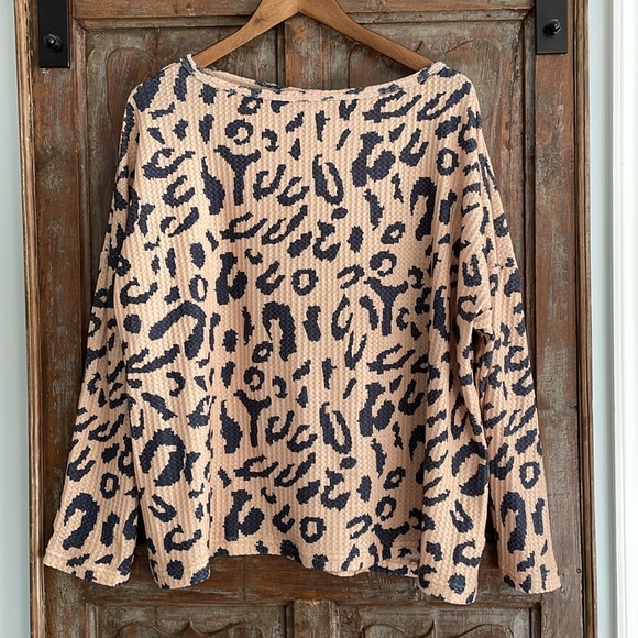 Shein Tan and Navy Animal Print Oversized Lone Sleeve Waffle Knit Top Size M - Picture 1 of 9